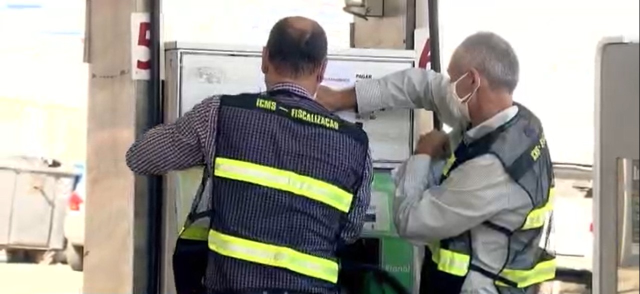 Operação De Olho na Bomba lacra posto de combustível em Santos